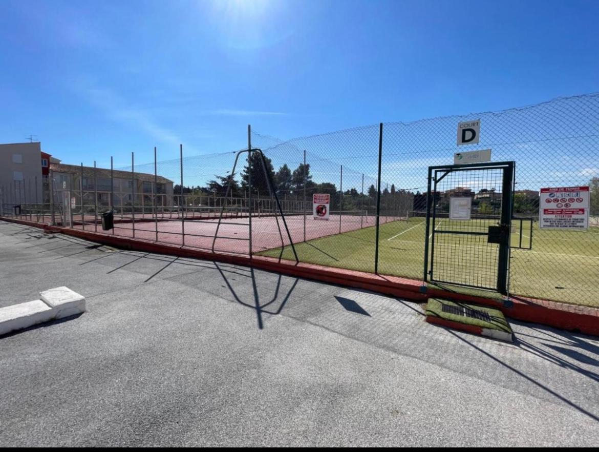 Dans Residence, Piscine Lagon, Tennis Et Aire De Jeux Fréjus