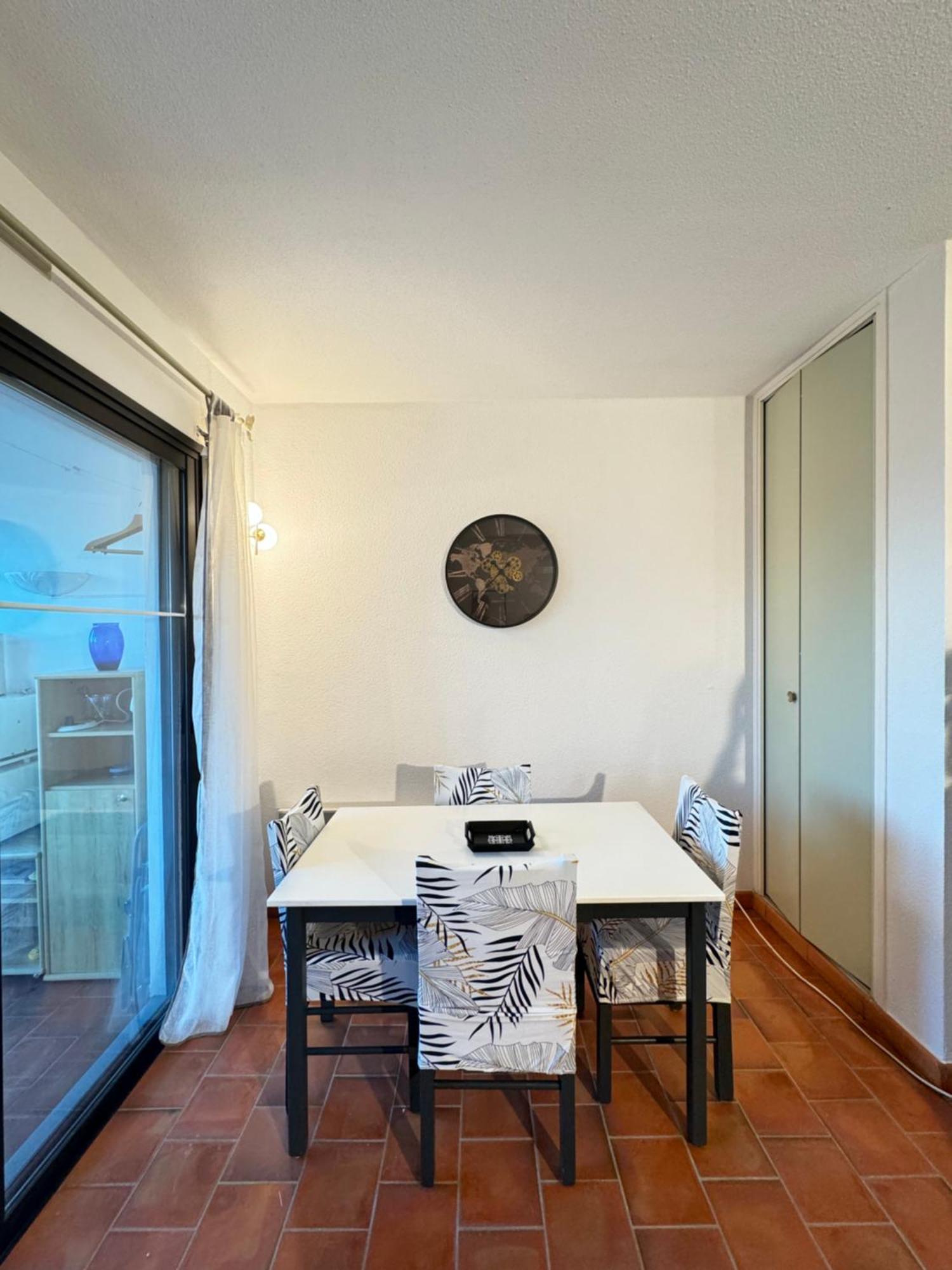 Dans Residence, Piscine Lagon, Tennis Et Aire De Jeux * Fréjus